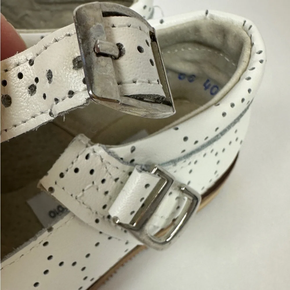 SWISS DOT Mon Petit‎ Shoes T-Strap Hard Soles Size 8 Girls Leather